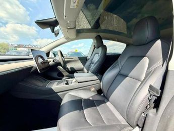 TESLA MODEL Y Auto RWD 5dr
