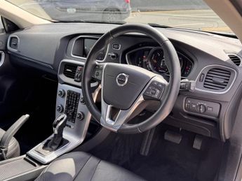VOLVO V40 2.0 D3 Inscription Edition Hatchback 5dr Diesel Auto Euro 6 (s/s