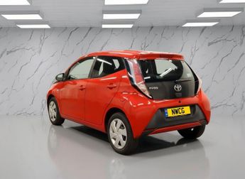 TOYOTA AYGO 1.0 VVT-i x-play Hatchback 5dr Petrol Manual Euro 6 (68 ps) NATI