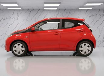 TOYOTA AYGO 1.0 VVT-i x-play Hatchback 5dr Petrol Manual Euro 6 (68 ps) NATI