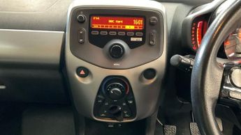 TOYOTA AYGO 1.0 VVT-i x-play Hatchback 5dr Petrol Manual Euro 6 (68 ps) NATI