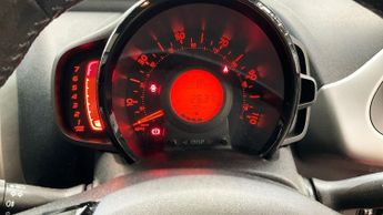 TOYOTA AYGO 1.0 VVT-i x-play Hatchback 5dr Petrol Manual Euro 6 (68 ps) NATI