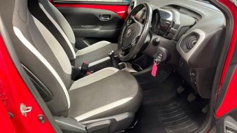 TOYOTA AYGO 1.0 VVT-i x-play Hatchback 5dr Petrol Manual Euro 6 (68 ps) NATI