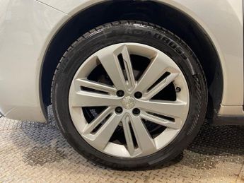 PEUGEOT 3008 1.6 e-HDi Allure SUV 5dr Diesel EGC Euro 5 (s/s) (115 ps)