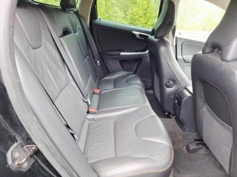 VOLVO XC60 2.4 D5 SE Lux SUV 5dr Diesel Geartronic AWD Euro 5 (205 ps)