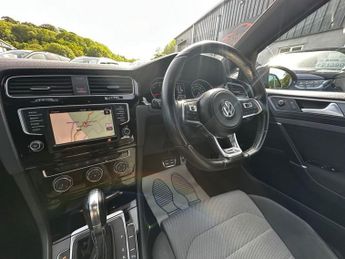 VOLKSWAGEN GOLF 2.0 TDI BlueMotion Tech R-Line Hatchback 5dr Diesel DSG Euro 6 (