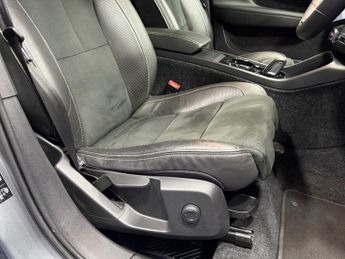 VOLVO XC40 2.0 T4 R-Design SUV 5dr Petrol Auto AWD Euro 6 (s/s) (190 ps)