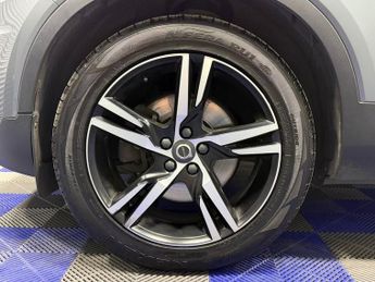 VOLVO XC40 2.0 T4 R-Design SUV 5dr Petrol Auto AWD Euro 6 (s/s) (190 ps)
