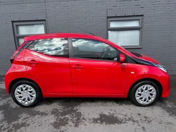 TOYOTA AYGO 1.0 VVT-i x-play Hatchback 5dr Petrol x-shift Euro 6 (71 ps)
