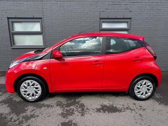 TOYOTA AYGO 1.0 VVT-i x-play Hatchback 5dr Petrol x-shift Euro 6 (71 ps)