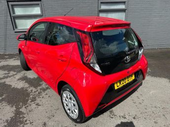 TOYOTA AYGO 1.0 VVT-i x-play Hatchback 5dr Petrol x-shift Euro 6 (71 ps)