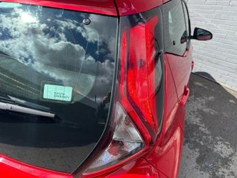 TOYOTA AYGO 1.0 VVT-i x-play Hatchback 5dr Petrol x-shift Euro 6 (71 ps)