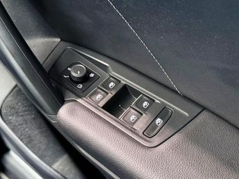 VOLKSWAGEN TIGUAN 1.5 TSI R-Line SUV 5dr Petrol DSG Euro 6 (s/s) (150 ps)
