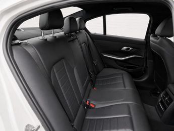 BMW 3 SERIES 2.0 320i M Sport Saloon 4dr Petrol Auto Euro 6 (s/s) (184 ps)