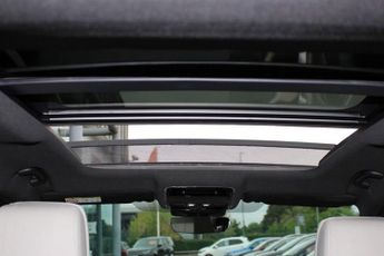 LAND ROVER RANGE ROVER VELAR 2.0 D240 R-Dynamic HSE SUV 5dr Diesel Auto 4WD Euro 6 (s/s) (240