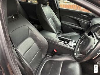 JAGUAR XE 2.0i R-Sport Saloon 4dr Petrol Auto AWD Euro 6 (s/s) (250 ps)