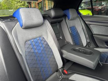 VOLKSWAGEN GOLF 2.0 TSI R Hatchback 5dr Petrol DSG 4Motion Euro 6 (s/s) (320 ps)