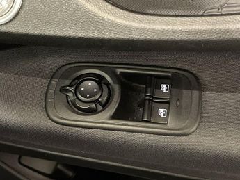 FIAT 500E 42kWh Icon Hatchback 3dr Electric Auto (118 ps)