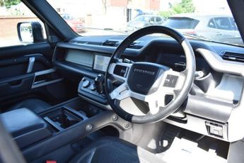 LAND ROVER DEFENDER 3.0 D300 MHEV X-Dynamic HSE SUV  23inch ALLOYS | SIDE STEPS | SI