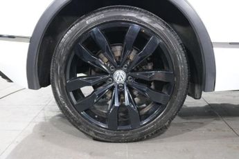 VOLKSWAGEN TIGUAN 2.0 TDI R-Line SUV 5dr Diesel DSG 4Motion Euro 6 (s/s) (190 ps)