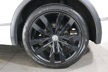 VOLKSWAGEN TIGUAN 2.0 TDI R-Line SUV 5dr Diesel DSG 4Motion Euro 6 (s/s) (190 ps)