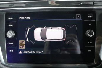 VOLKSWAGEN TIGUAN 2.0 TDI R-Line SUV 5dr Diesel DSG 4Motion Euro 6 (s/s) (190 ps)