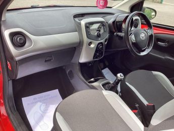 TOYOTA AYGO 1.0 VVT-i x-play Hatchback 3dr Petrol Manual Euro 6 (68 ps)