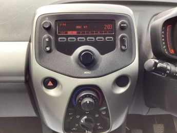 TOYOTA AYGO 1.0 VVT-i x-play Hatchback 3dr Petrol Manual Euro 6 (68 ps)