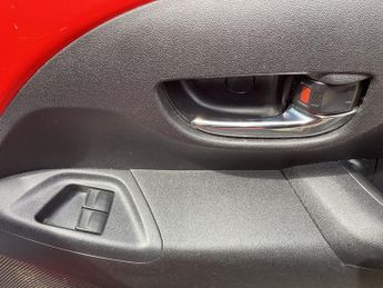 TOYOTA AYGO 1.0 VVT-i x-play Hatchback 3dr Petrol Manual Euro 6 (68 ps)