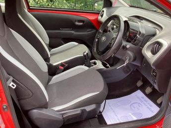 TOYOTA AYGO 1.0 VVT-i x-play Hatchback 3dr Petrol Manual Euro 6 (68 ps)