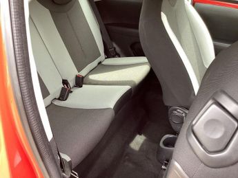 TOYOTA AYGO 1.0 VVT-i x-play Hatchback 3dr Petrol Manual Euro 6 (68 ps)