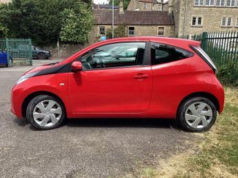 TOYOTA AYGO 1.0 VVT-i x-play Hatchback 3dr Petrol Manual Euro 6 (68 ps)