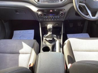 HYUNDAI TUCSON 1.7 CRDi Blue Drive SE Nav SUV 5dr Diesel Manual Euro 6 (s/s) (1