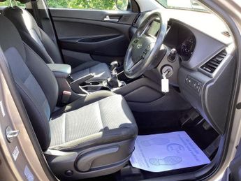 HYUNDAI TUCSON 1.7 CRDi Blue Drive SE Nav SUV 5dr Diesel Manual Euro 6 (s/s) (1