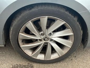 SKODA SUPERB 2.0 TDI SE L Executive Hatchback 5dr Diesel DSG Euro 6 (s/s) (19