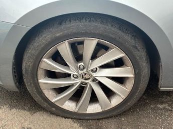 SKODA SUPERB 2.0 TDI SE L Executive Hatchback 5dr Diesel DSG Euro 6 (s/s) (19