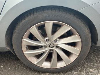 SKODA SUPERB 2.0 TDI SE L Executive Hatchback 5dr Diesel DSG Euro 6 (s/s) (19