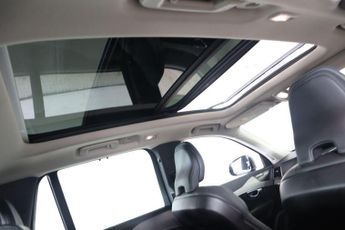 VOLVO XC90 2.0 B5 MHEV Plus Auto 4WD Euro 6 (s/s) 5dr