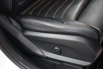 MERCEDES-BENZ GLC 2.0 GLC300d AMG Line (Premium Plus) SUV 5dr Diesel G-Tronic+ 4MA