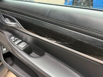 BMW 7 SERIES 3.0 740d MHT M Sport Saloon 4dr Diesel Hybrid Auto xDrive Euro 6