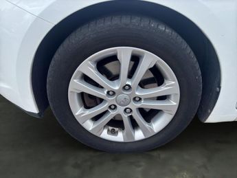 KIA CEED 1.6 GDi 3 Hatchback 5dr Petrol DCT Euro 5 (133 bhp)