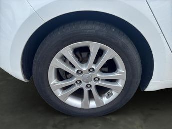 KIA CEED 1.6 GDi 3 Hatchback 5dr Petrol DCT Euro 5 (133 bhp)