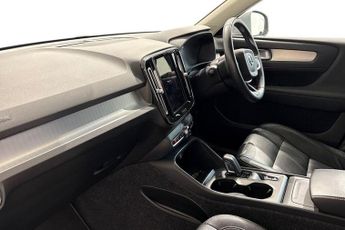 VOLVO XC40 1.5 T3 Momentum SUV 5dr Petrol Auto Euro 6 (s/s) (163 ps) &pound