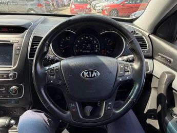 KIA SORENTO 2.2 CRDi KX-4 SUV 5dr Diesel Auto AWD Euro 5 (194 bhp)