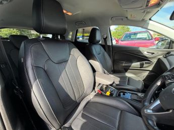 VAUXHALL GRANDLAND X 1.5 Turbo D BlueInjection Elite Nav SUV 5dr Diesel Auto 8Spd Eur
