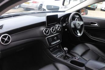 MERCEDES-BENZ 180 2.1 GLA200d SE SUV 5dr Diesel Manual Euro 6 (s/s) (136 ps)