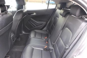MERCEDES-BENZ 180 2.1 GLA200d SE SUV 5dr Diesel Manual Euro 6 (s/s) (136 ps)