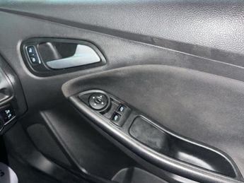 FORD FOCUS 1.0T EcoBoost ST-Line Hatchback 5dr Petrol Manual Euro 6 (s/s) (