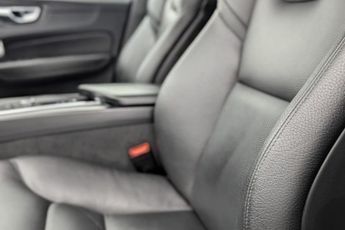 VOLVO XC60 2.0 D4 Momentum SUV 5dr Diesel Auto Euro 6 (s/s) (190 ps)