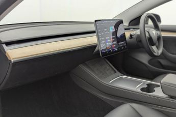 TESLA Model 3 Standard Range Plus Saloon 4dr Electric Auto RWD (241 bhp)